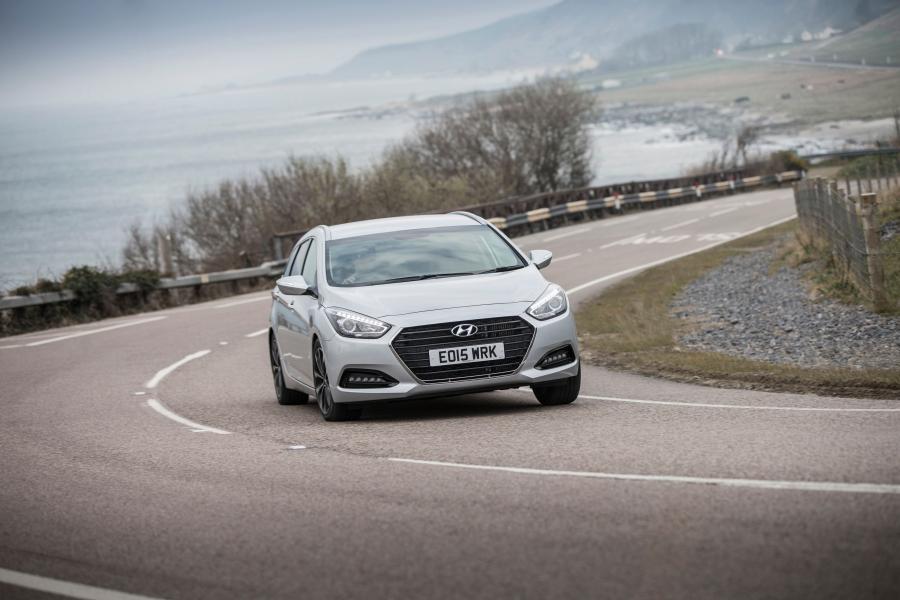  Hyundai i40 Wagon 2015 года  (UK) (фото 14 из 28)
